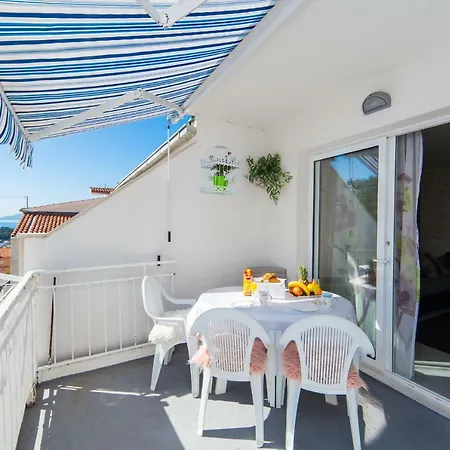 Emanuel Apartman *